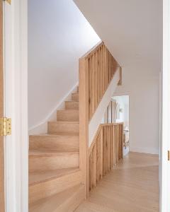 Sweeping oak stairs at Argyle St new build, Cambridge town house